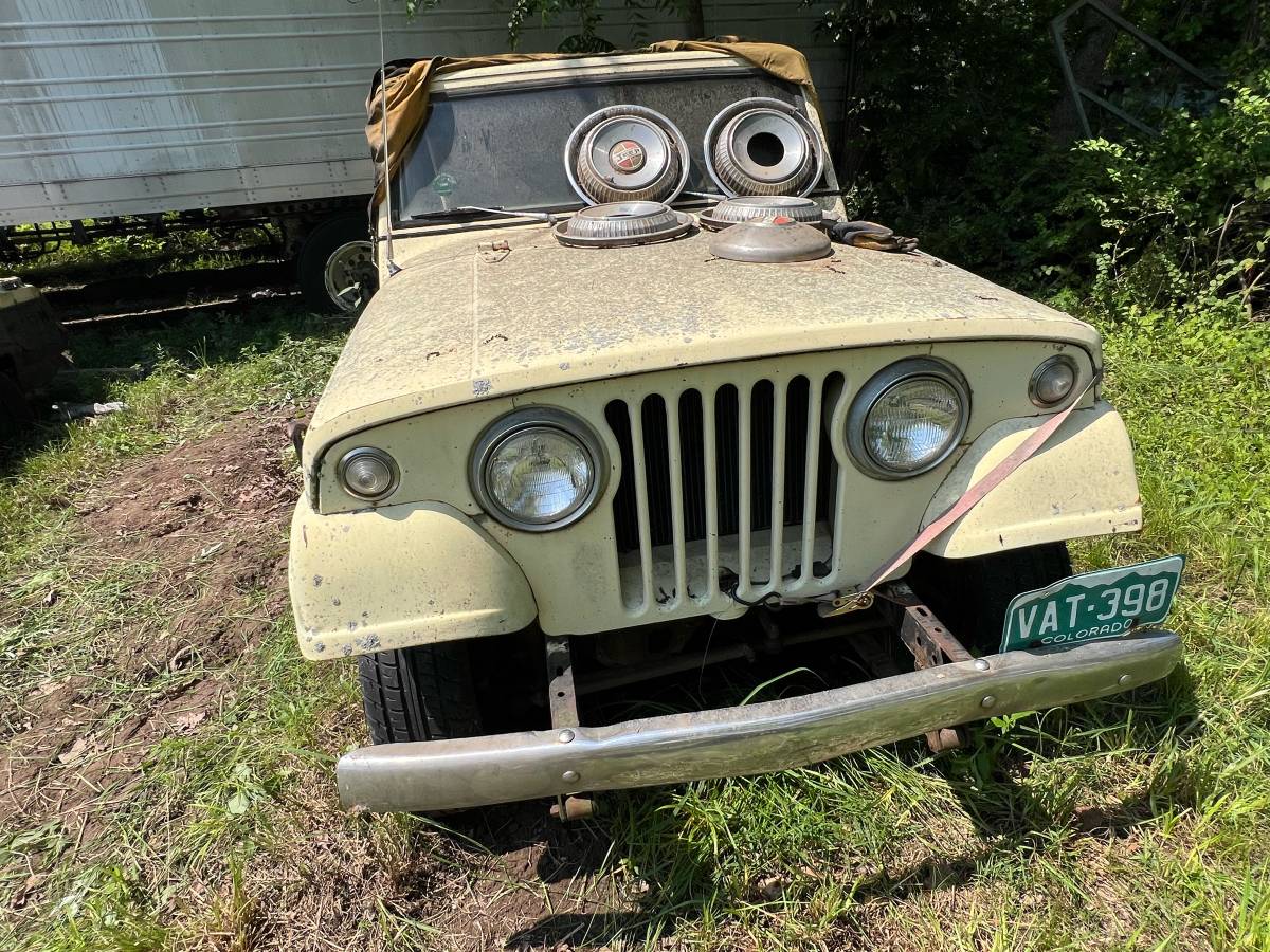 Jeep-jeepster-1967-yellow