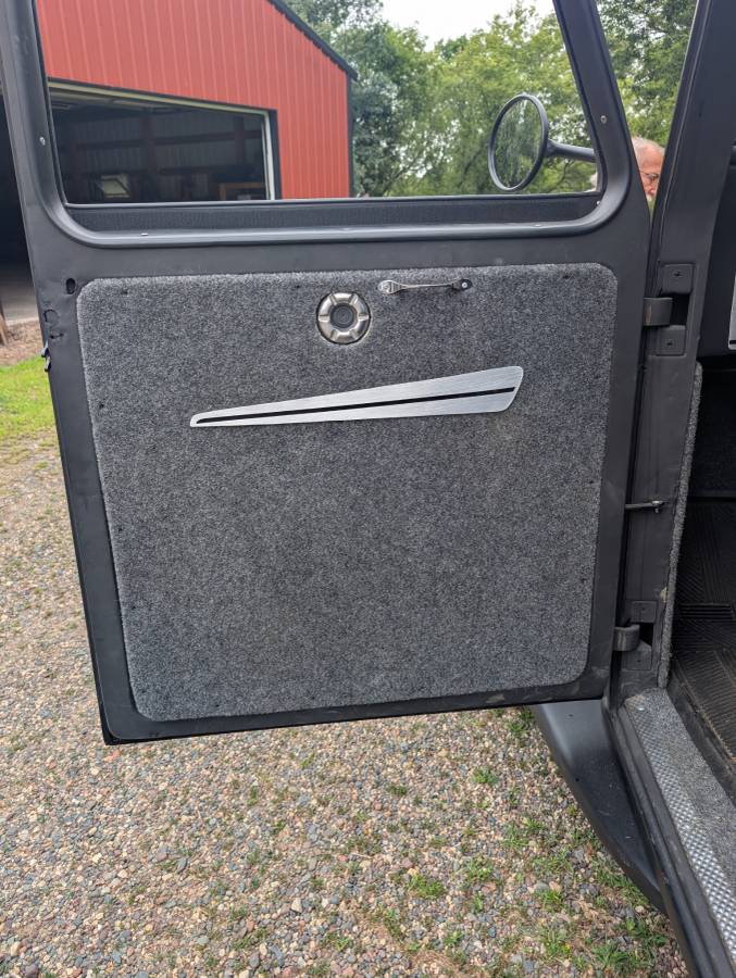 Jeep-pickup-1950-black-7