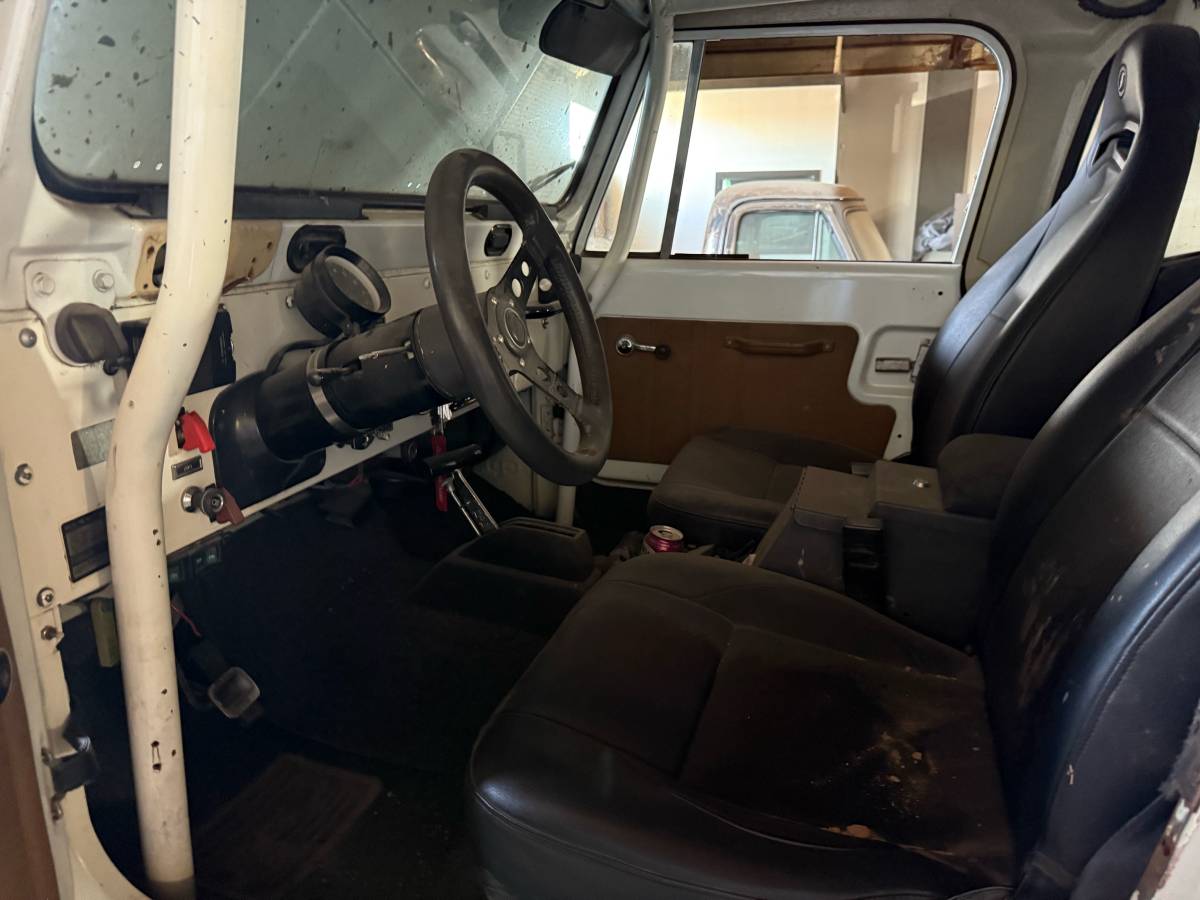 Jeep-renegade-1977-white-1