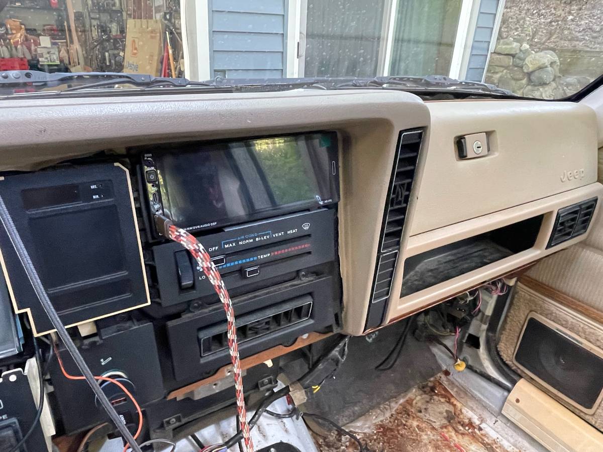 Jeep-wagoneer-1990-white-9