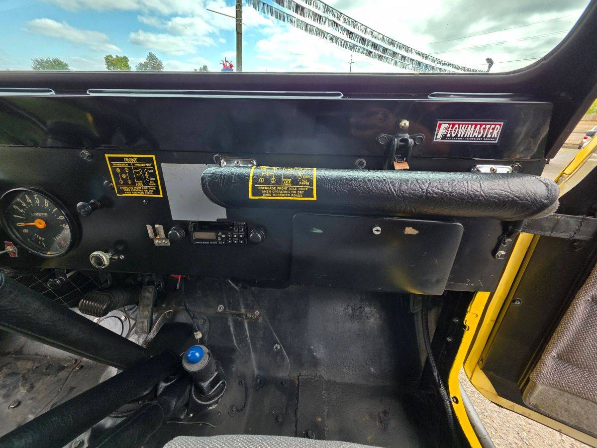 Jeep-willis-1966-yellow-14
