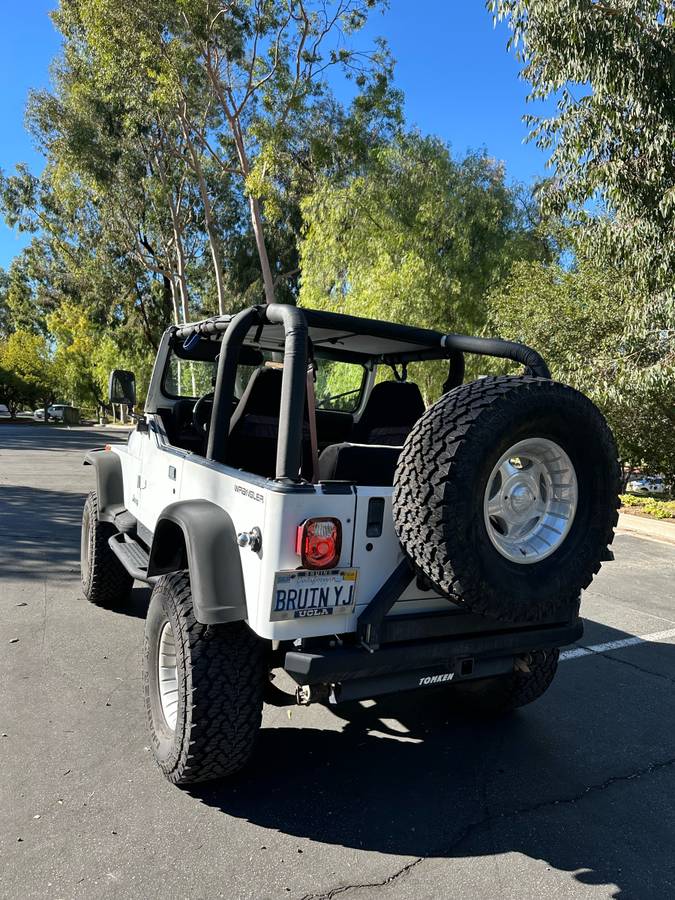 Jeep-wrangle-yj-1992-white-3