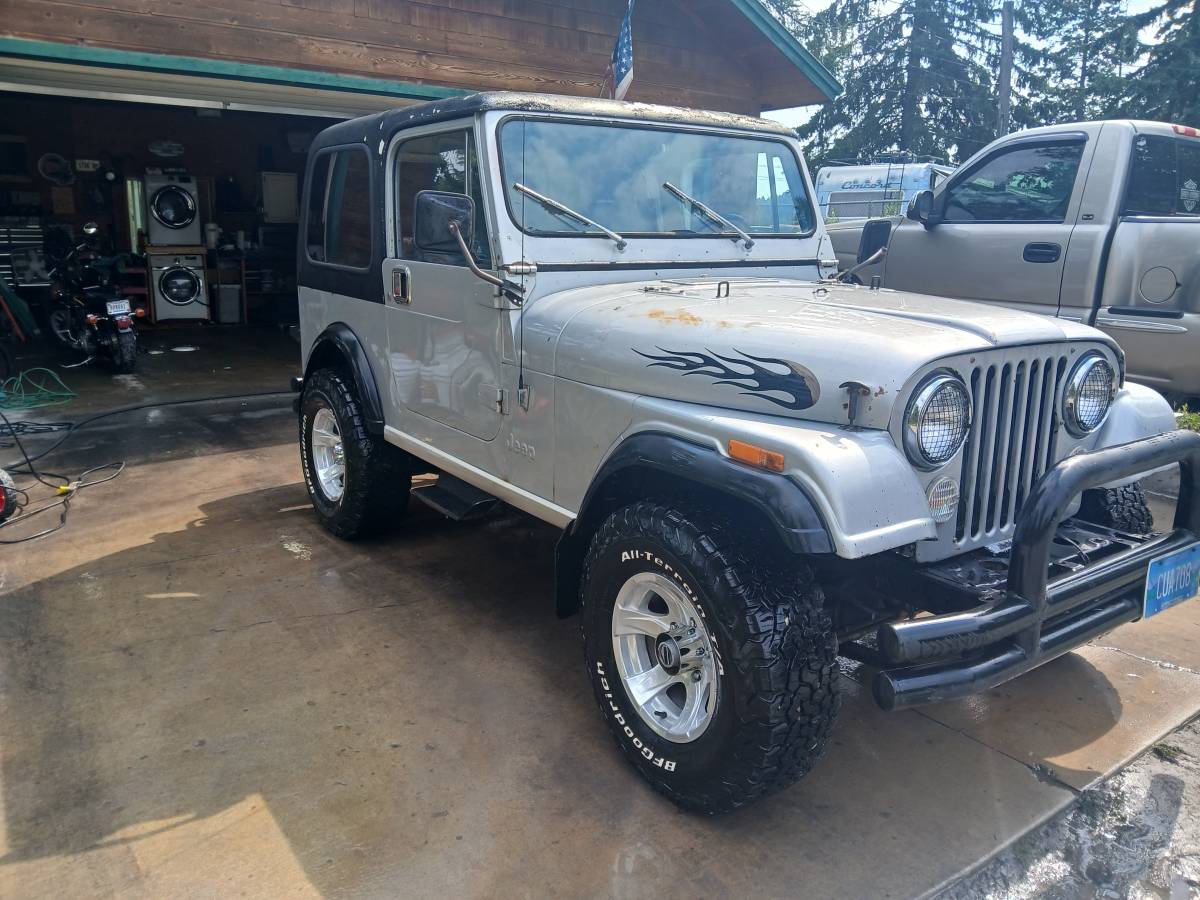 Jeep-wrangler-1983-silver-2