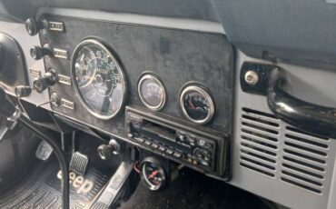 Jeep-wrangler-1983-silver-7