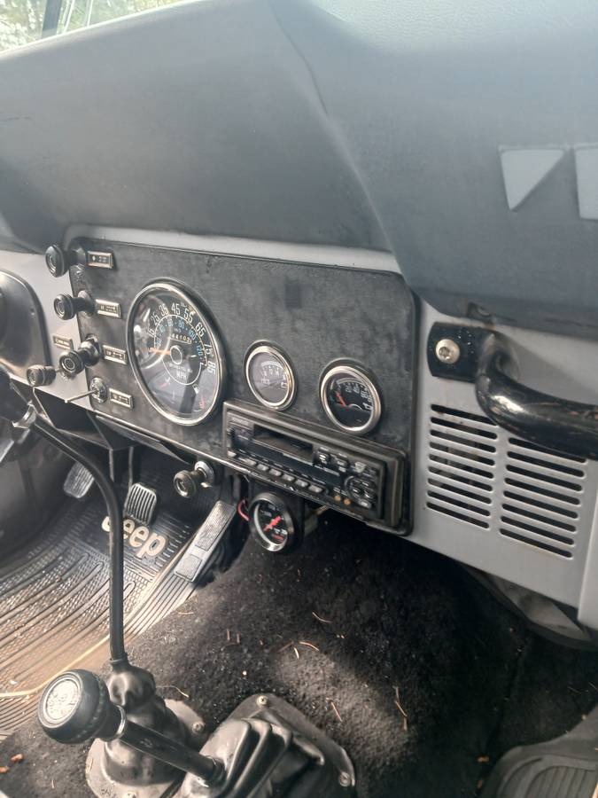 Jeep-wrangler-1983-silver-7