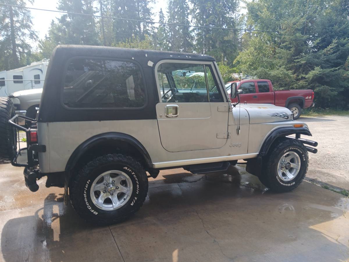 Jeep-wrangler-1983-silver