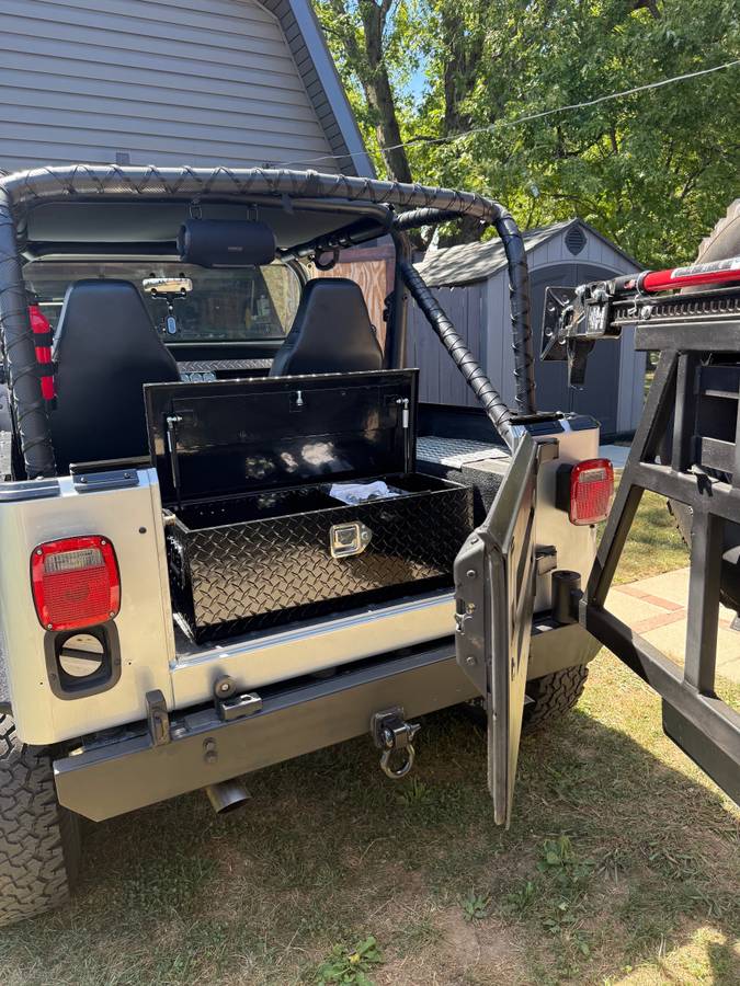 Jeep-wrangler-1988-silver-1