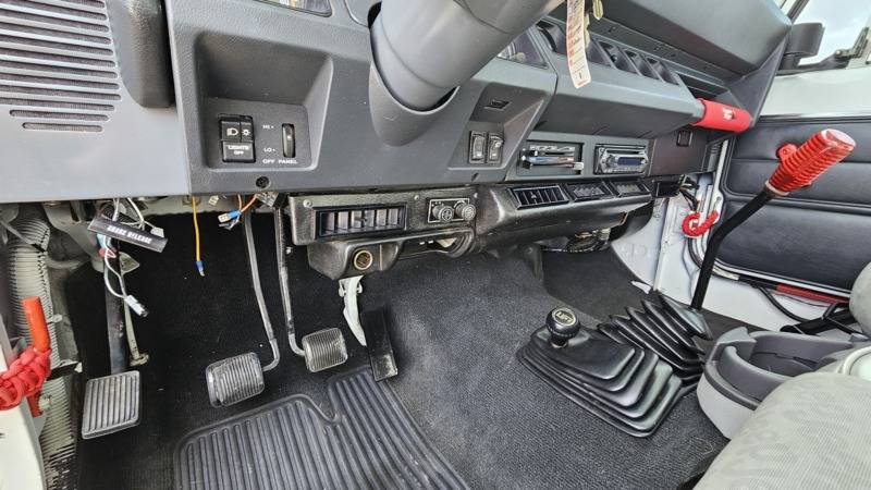 Jeep-wrangler-1991-white-13