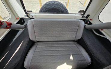 Jeep-wrangler-1991-white-17