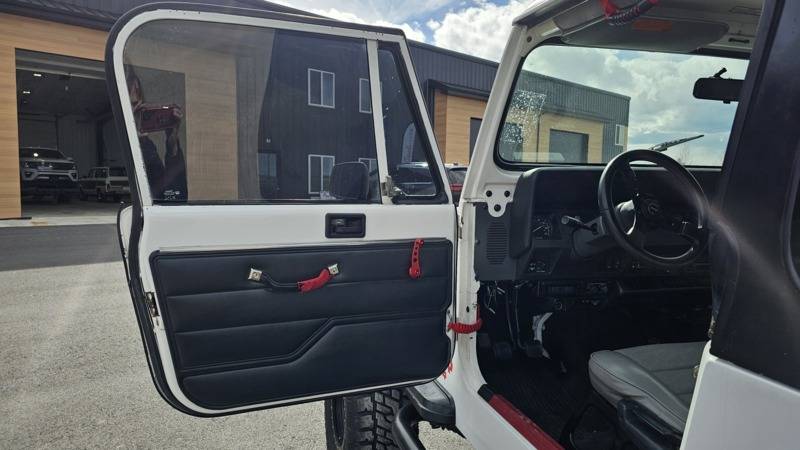 Jeep-wrangler-1991-white-8