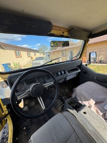 Jeep-wrangler-1992-yellow-10