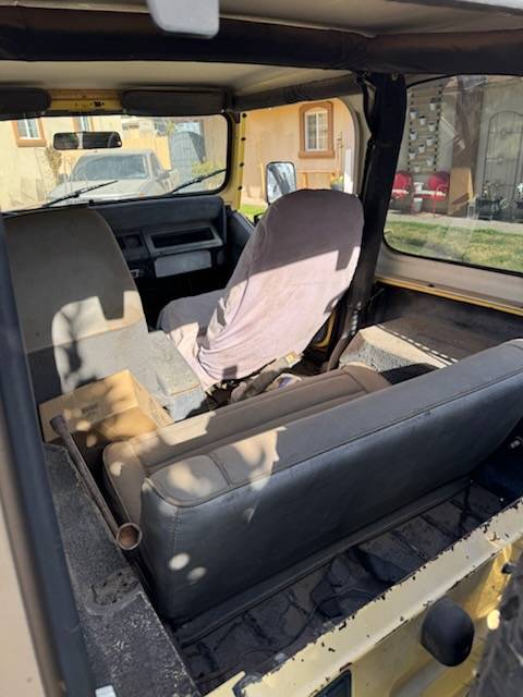 Jeep-wrangler-1992-yellow-11