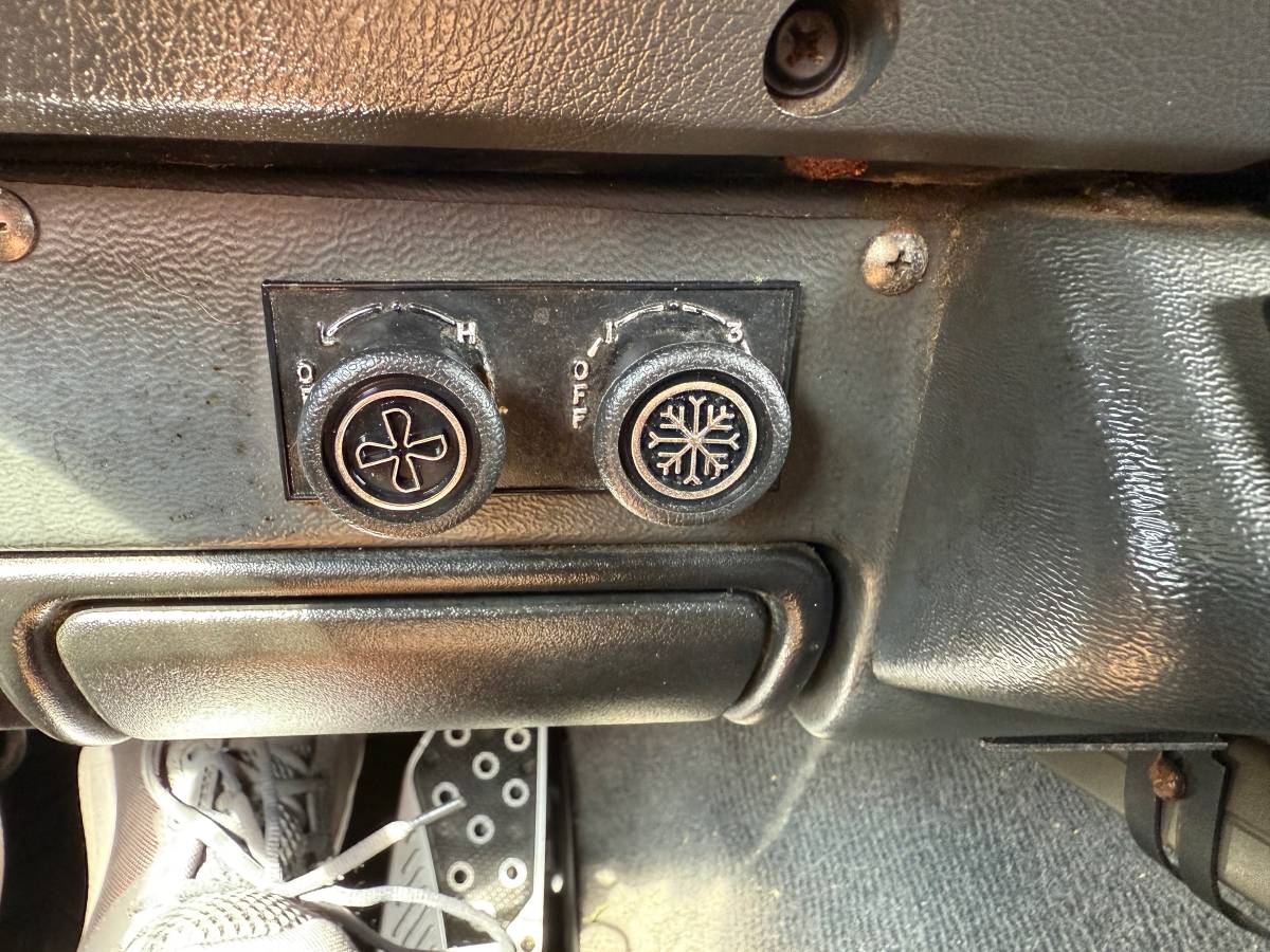 Jeep-wrangler-1993-white-11