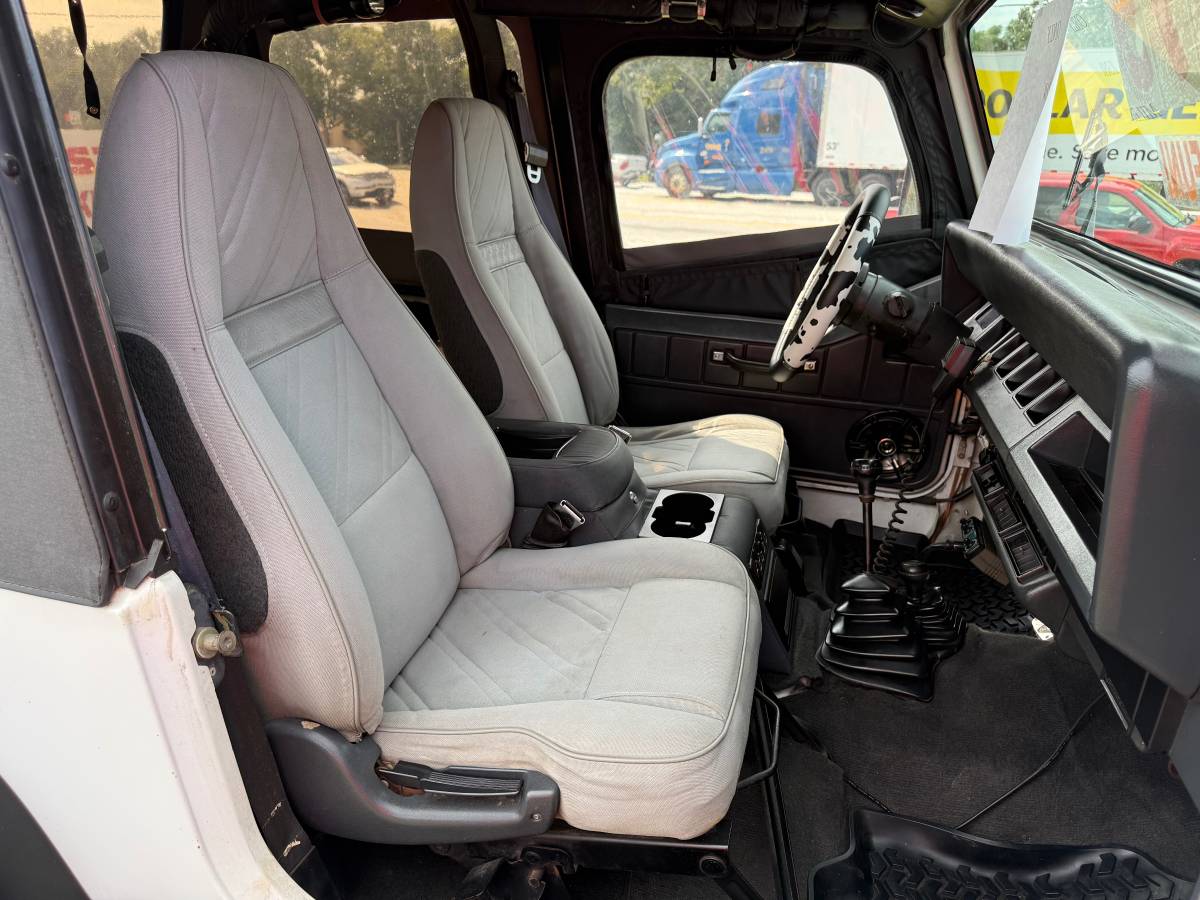 Jeep-wrangler-1993-white-16