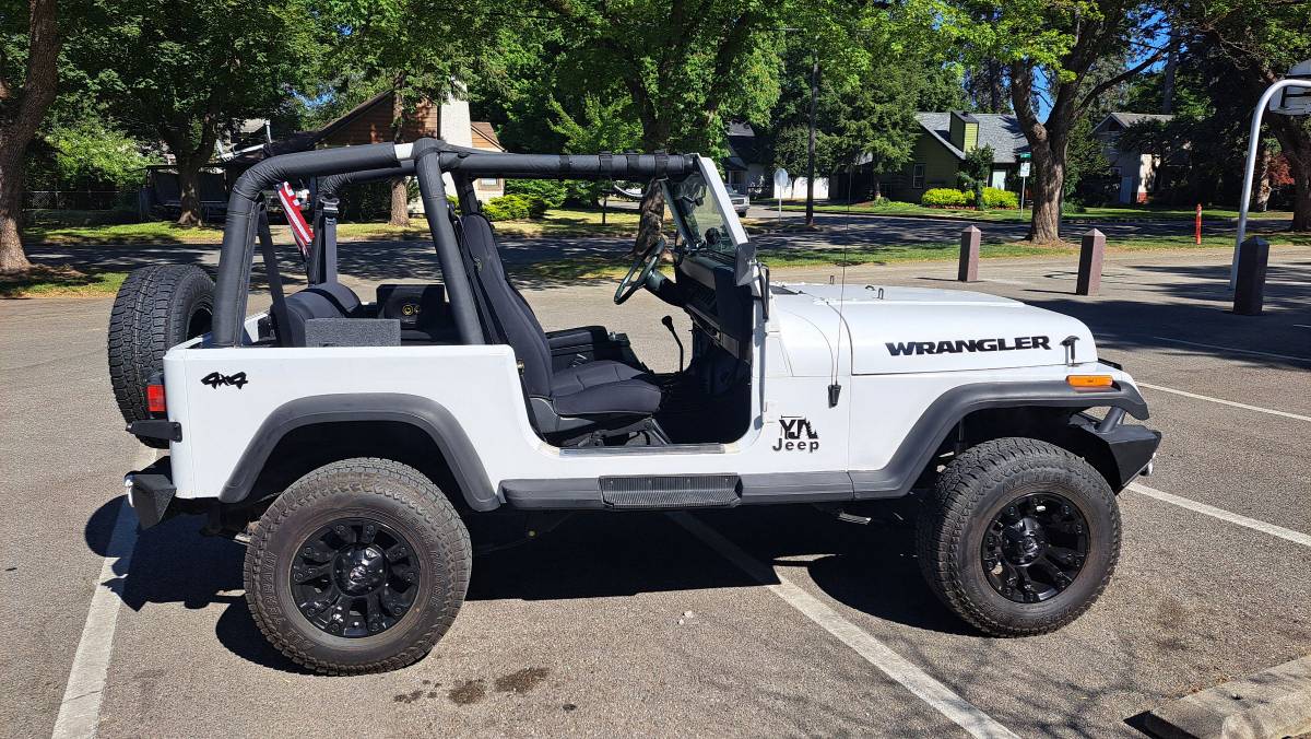 Jeep-wrangler-1993-white-2