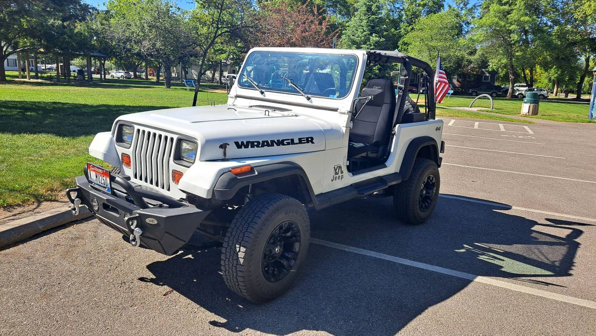 Jeep-wrangler-1993-white-4