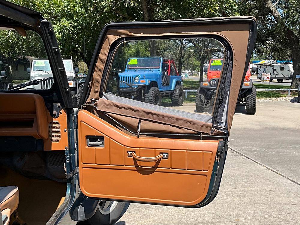 Jeep-wrangler-1995-custom-21