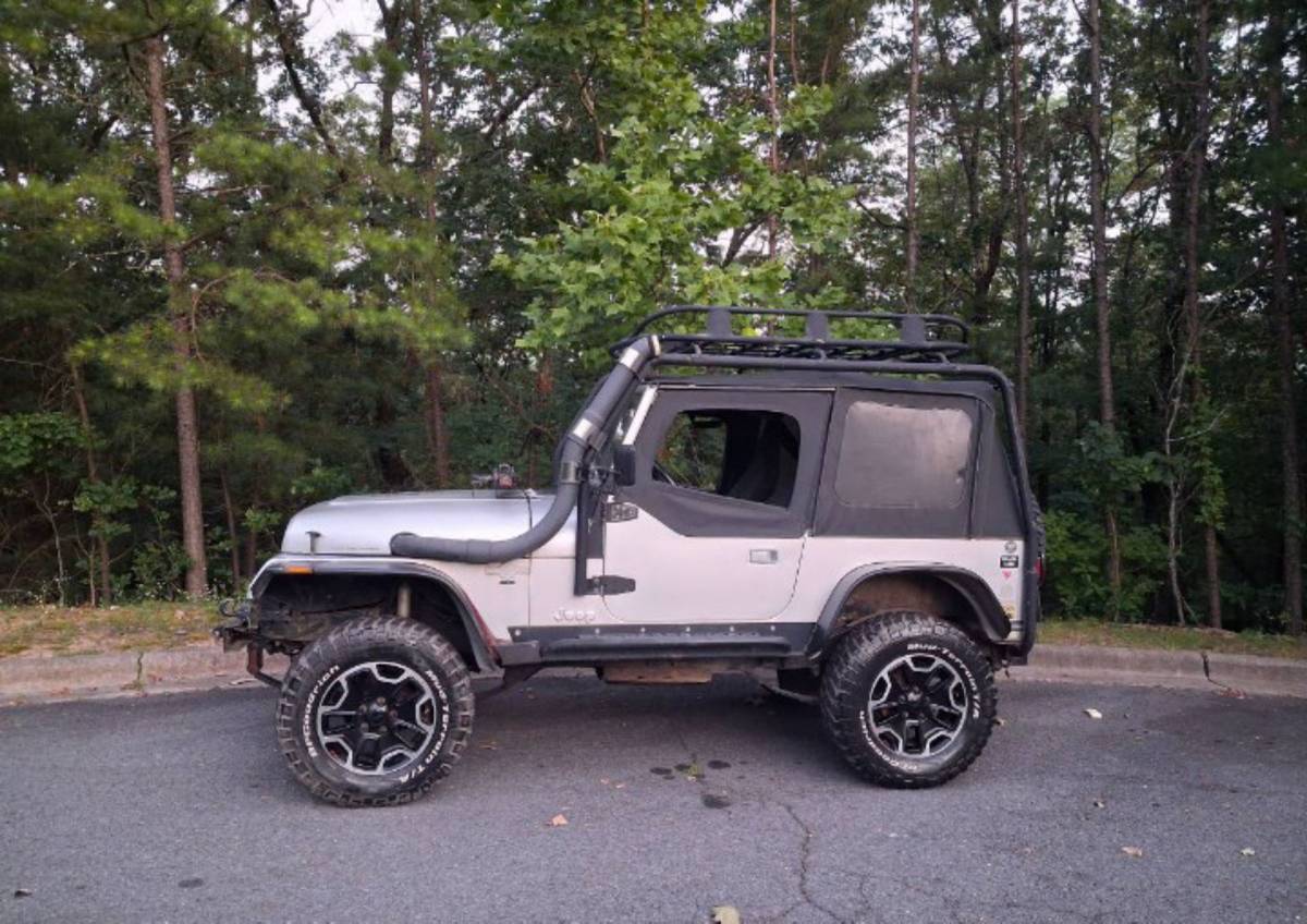 Jeep-wrangler-4x4-1988-silver-1