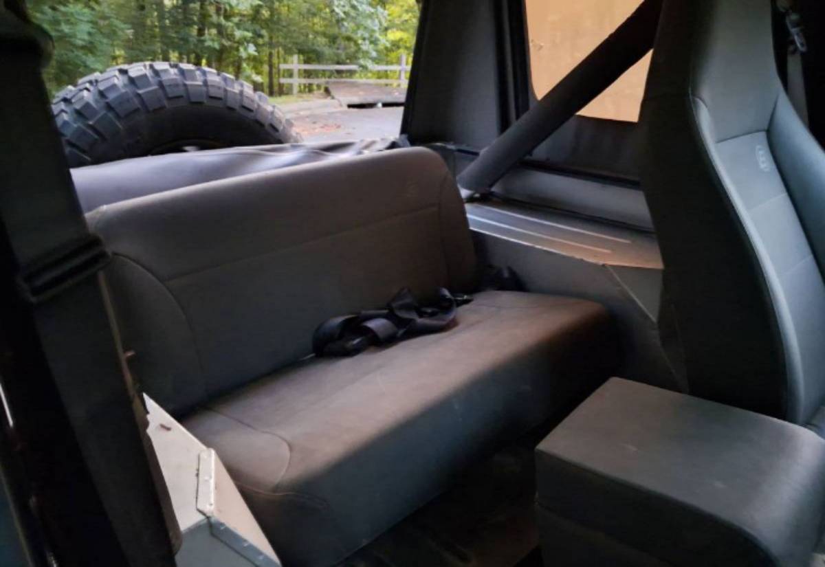 Jeep-wrangler-4x4-1988-silver-10