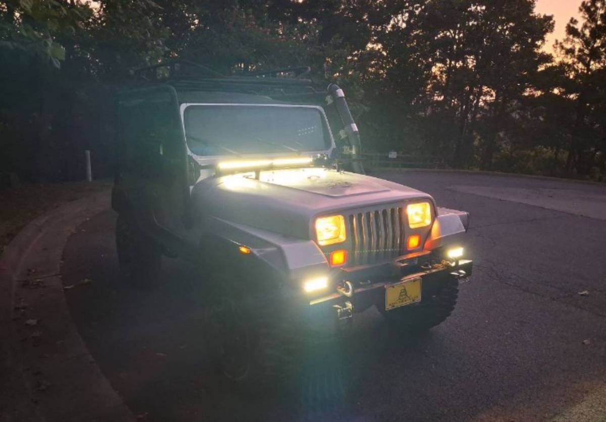 Jeep-wrangler-4x4-1988-silver-13