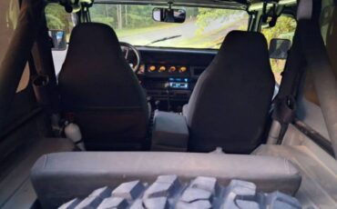Jeep-wrangler-4x4-1988-silver-3