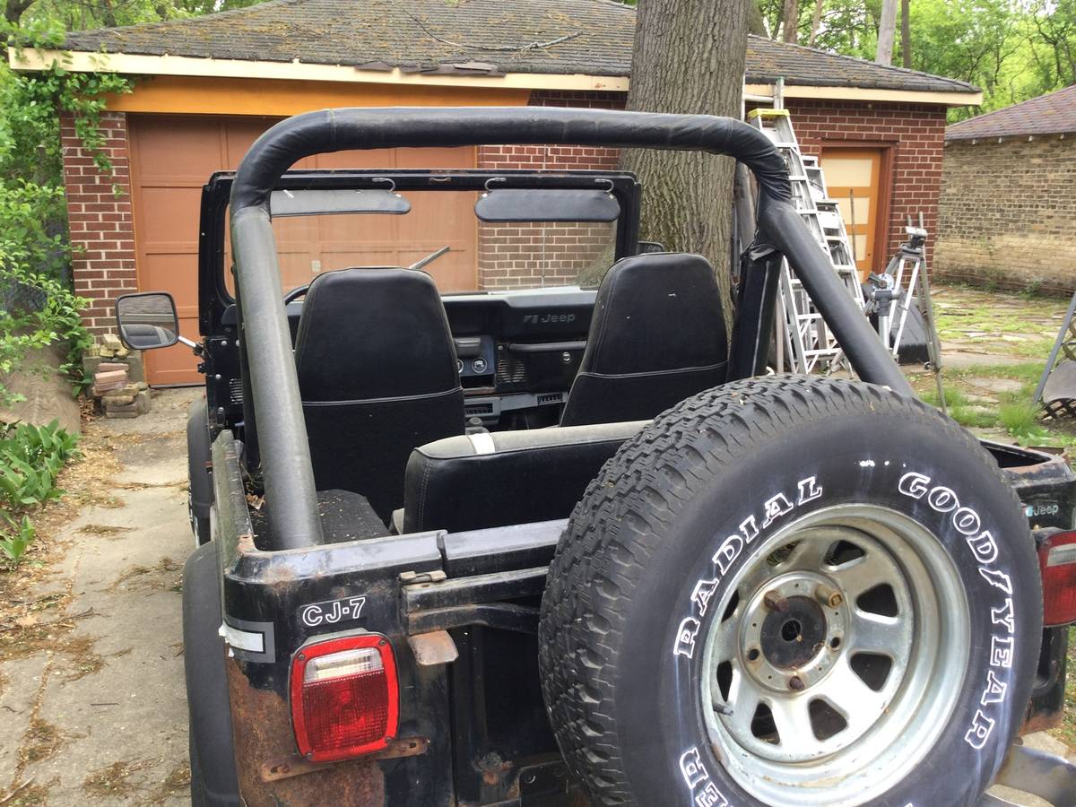 Jeep-wrangler-cj-7-1985-black-3