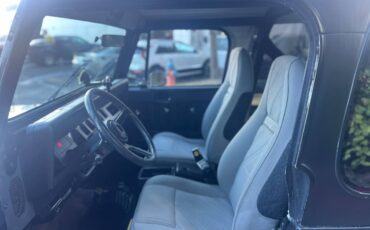Jeep-wrangler-renegade-1991-black-4