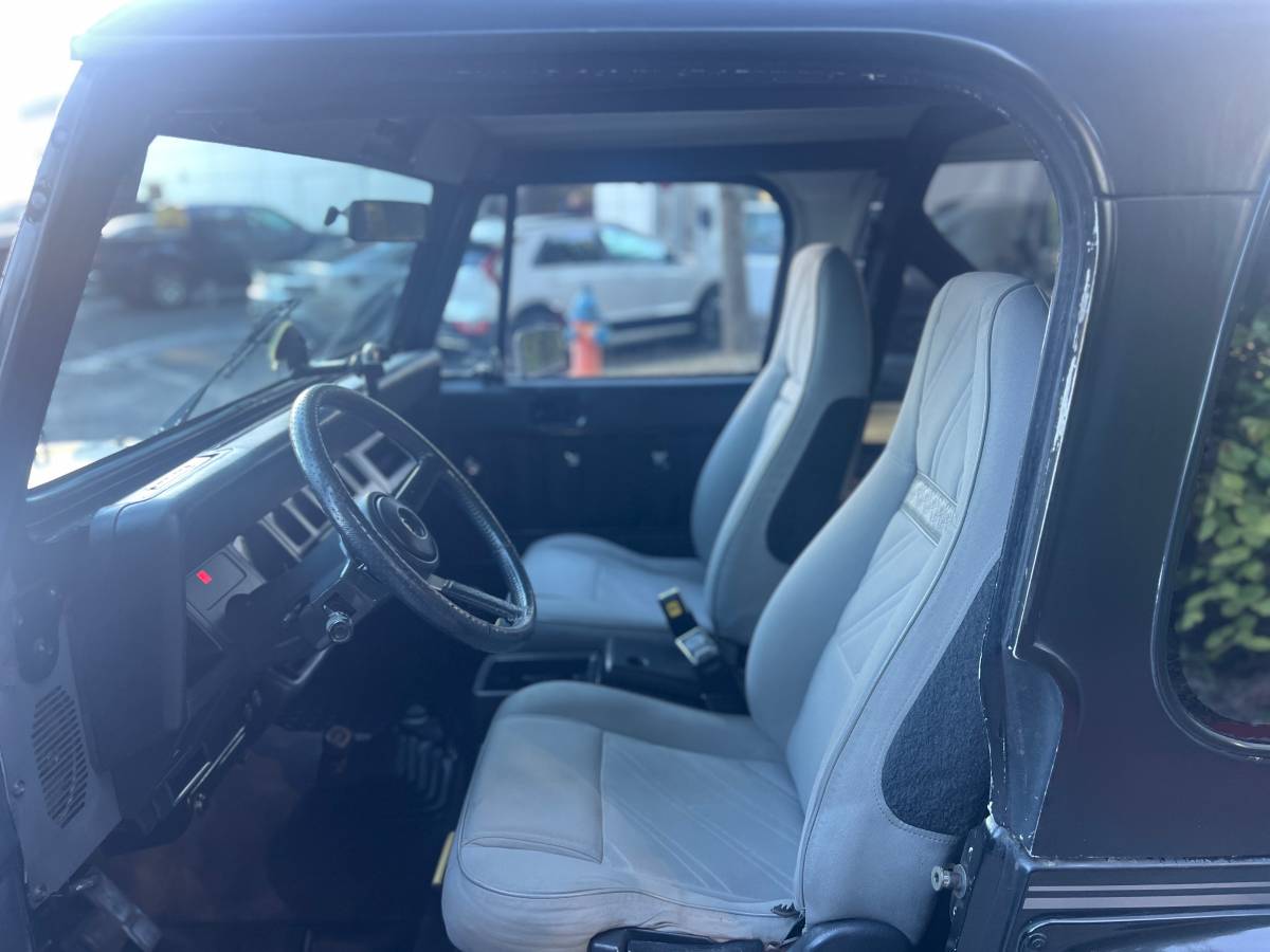 Jeep-wrangler-renegade-1991-black-4