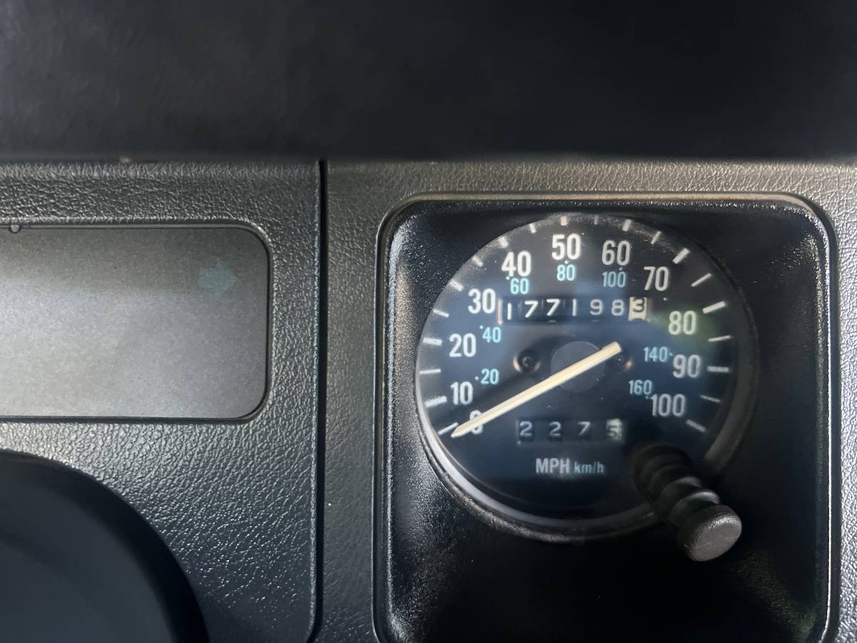 Jeep-wrangler-renegade-1991-black-8