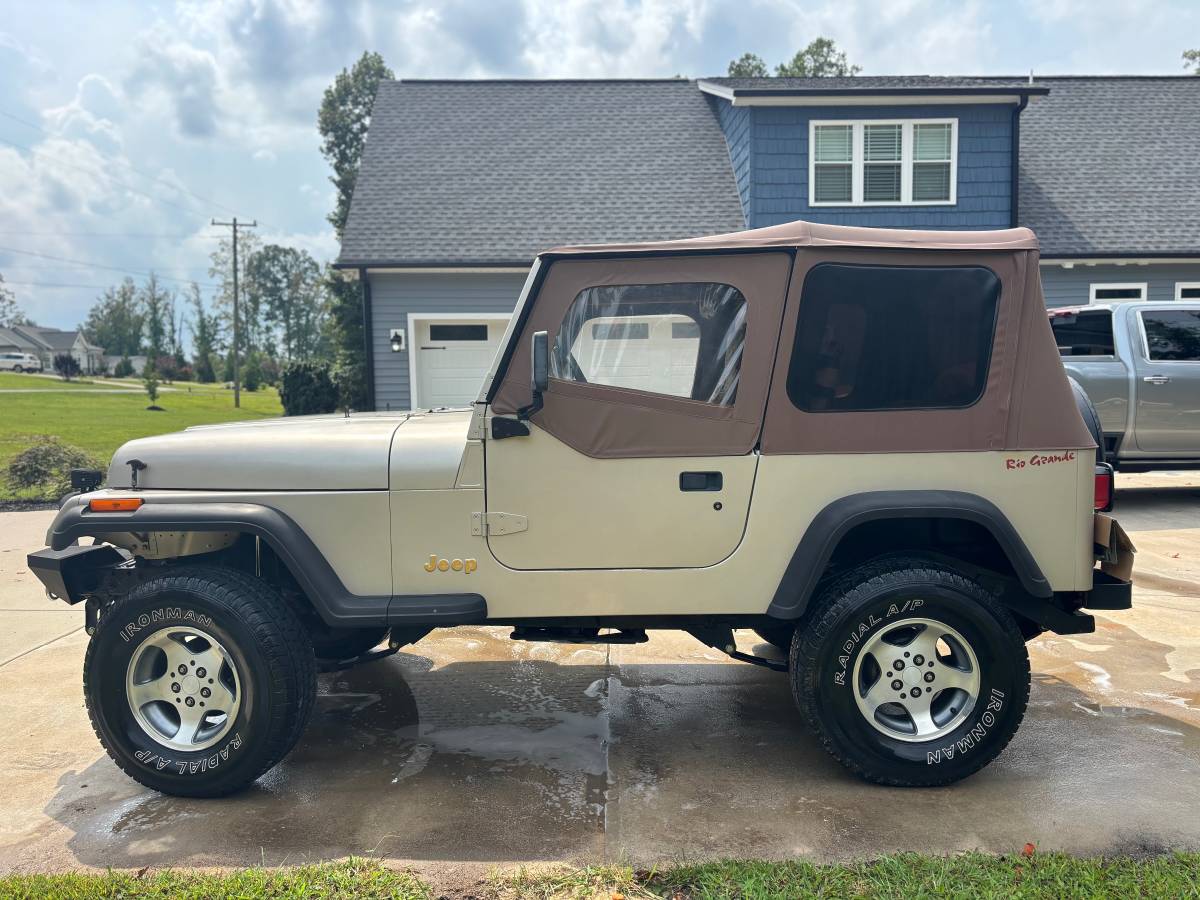 Jeep-wrangler-rio-grande-1995-1