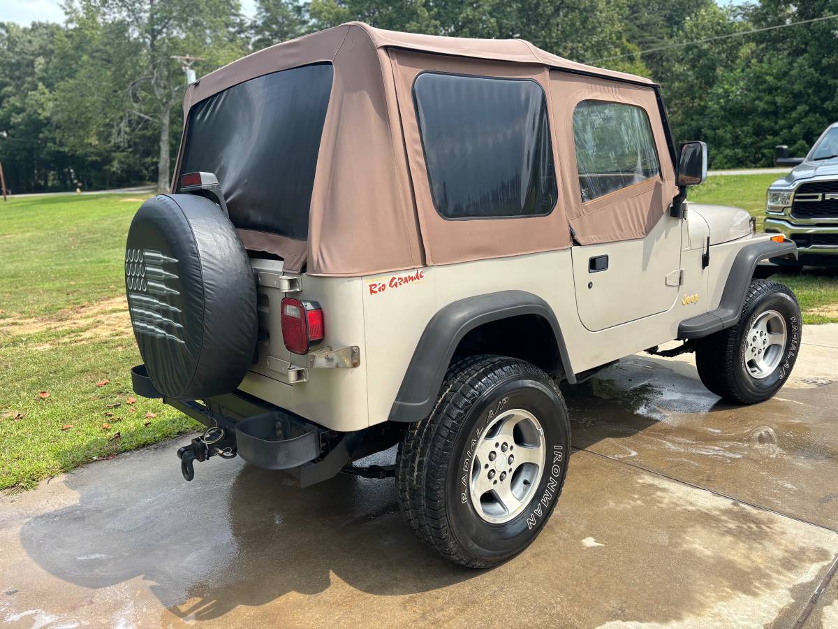 Jeep-wrangler-rio-grande-1995