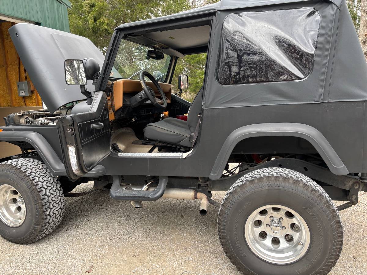Jeep-wrangler-sahara-4x4-1995-custom-1