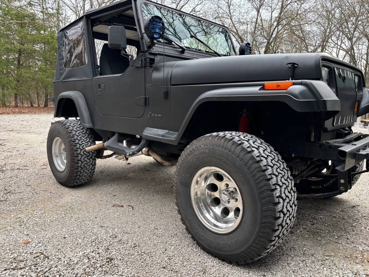 Jeep-wrangler-sahara-4x4-1995-custom-10