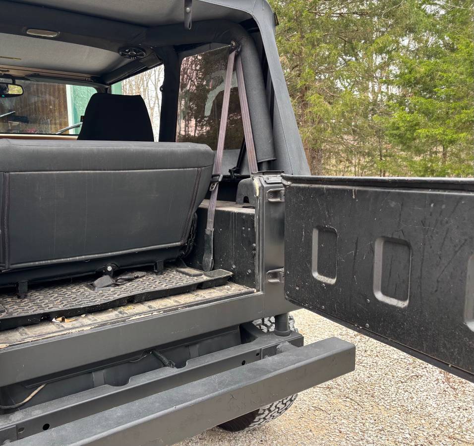 Jeep-wrangler-sahara-4x4-1995-custom-4