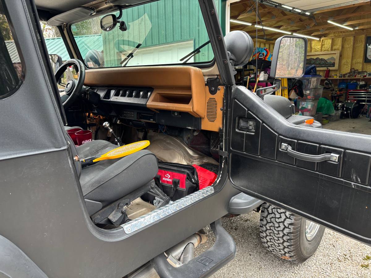 Jeep-wrangler-sahara-4x4-1995-custom-5