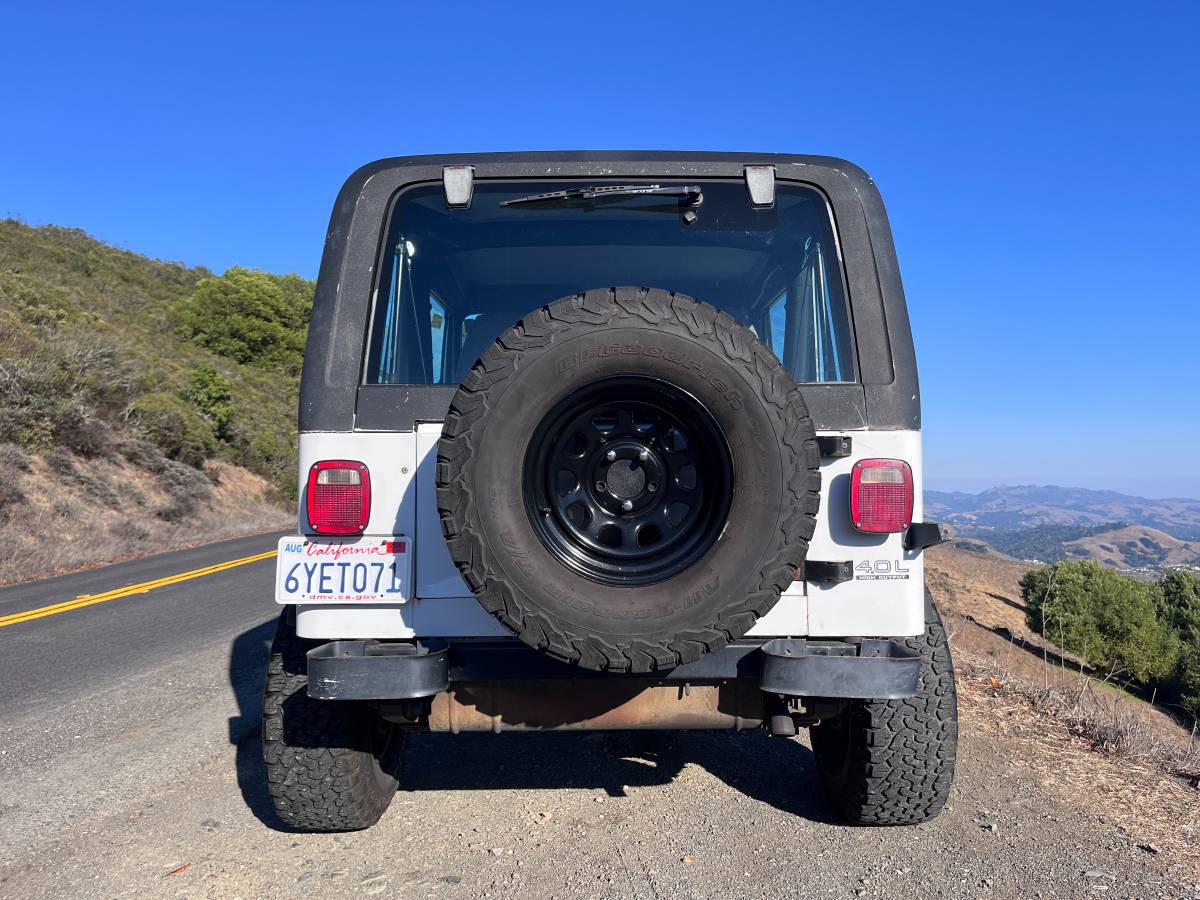 Jeep-wrangler-se-1993-white-3
