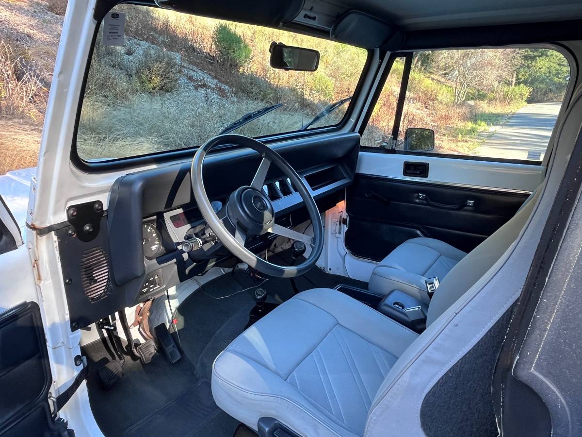 Jeep-wrangler-se-1993-white-6