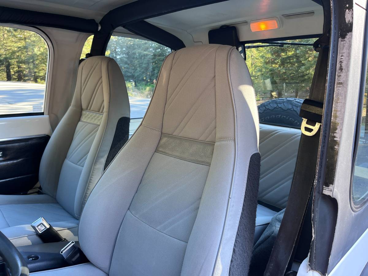 Jeep-wrangler-se-1993-white-8