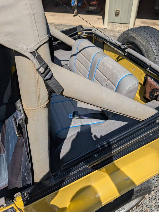 Jeep-wrangler-sport-islander-1989-yellow-10