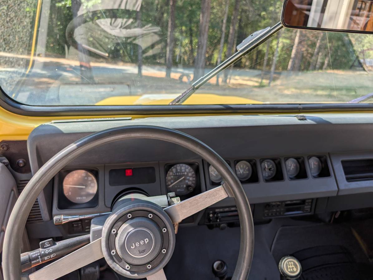 Jeep-wrangler-sport-islander-1989-yellow-17