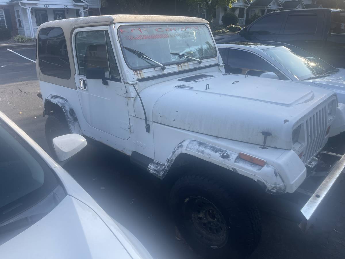 Jeep-wrangler-unlimited-sahara-1991-white-2