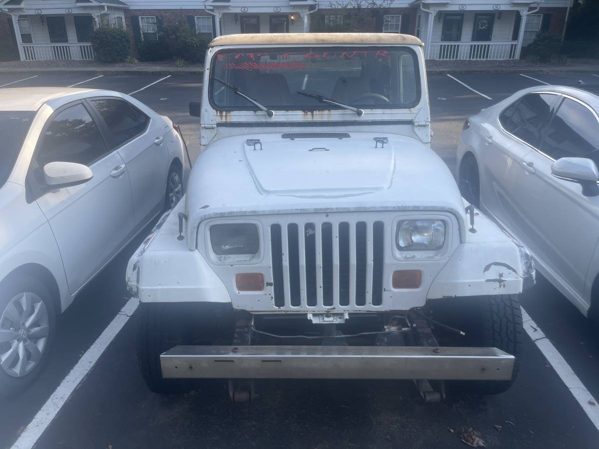 Jeep-wrangler-unlimited-sahara-1991-white