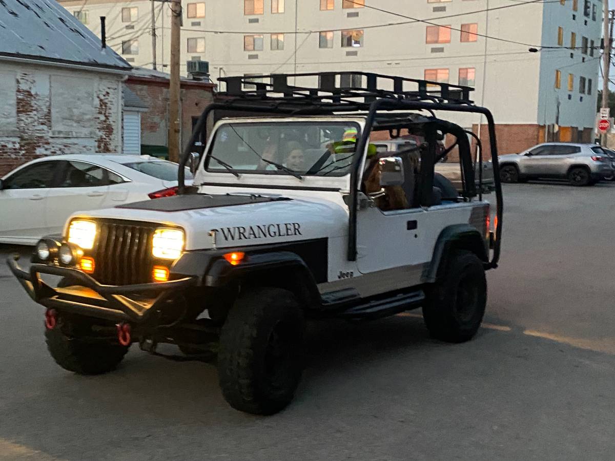 Jeep-wrangler-yj-1995-white