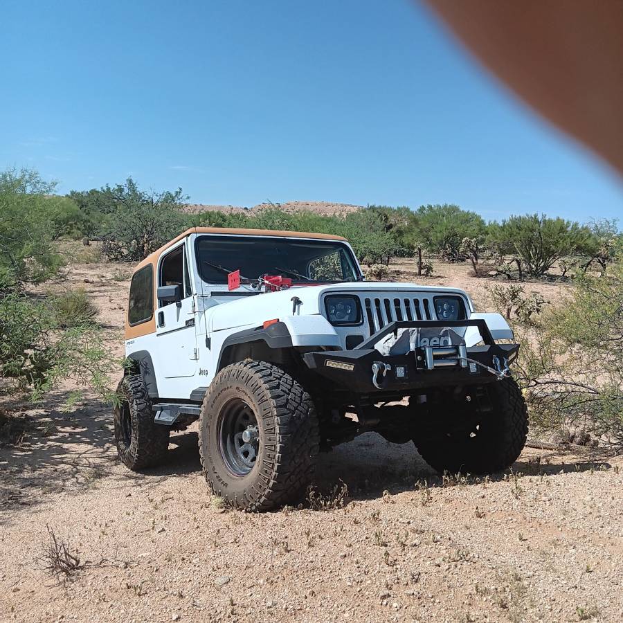 Jeep-yj-1991-white