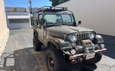 Jeepamc-cj7-laredo-1986-black-1