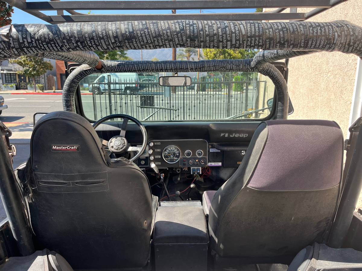 Jeepamc-cj7-laredo-1986-black-6