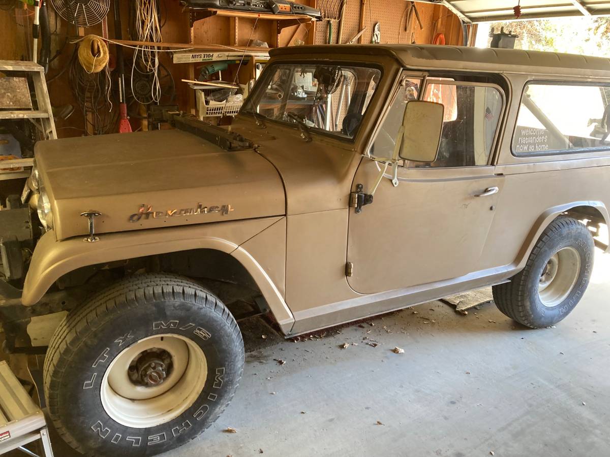 Jeepster-commando-1968-brown-2