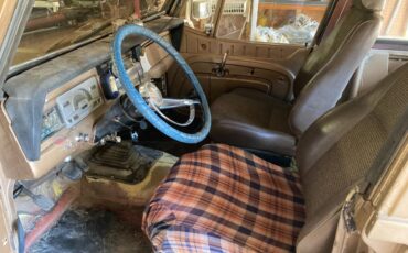 Jeepster-commando-1968-brown-4