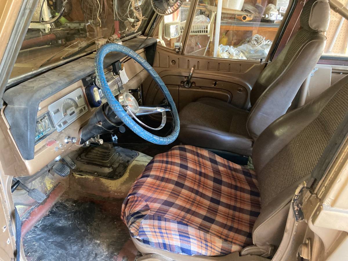 Jeepster-commando-1968-brown-4