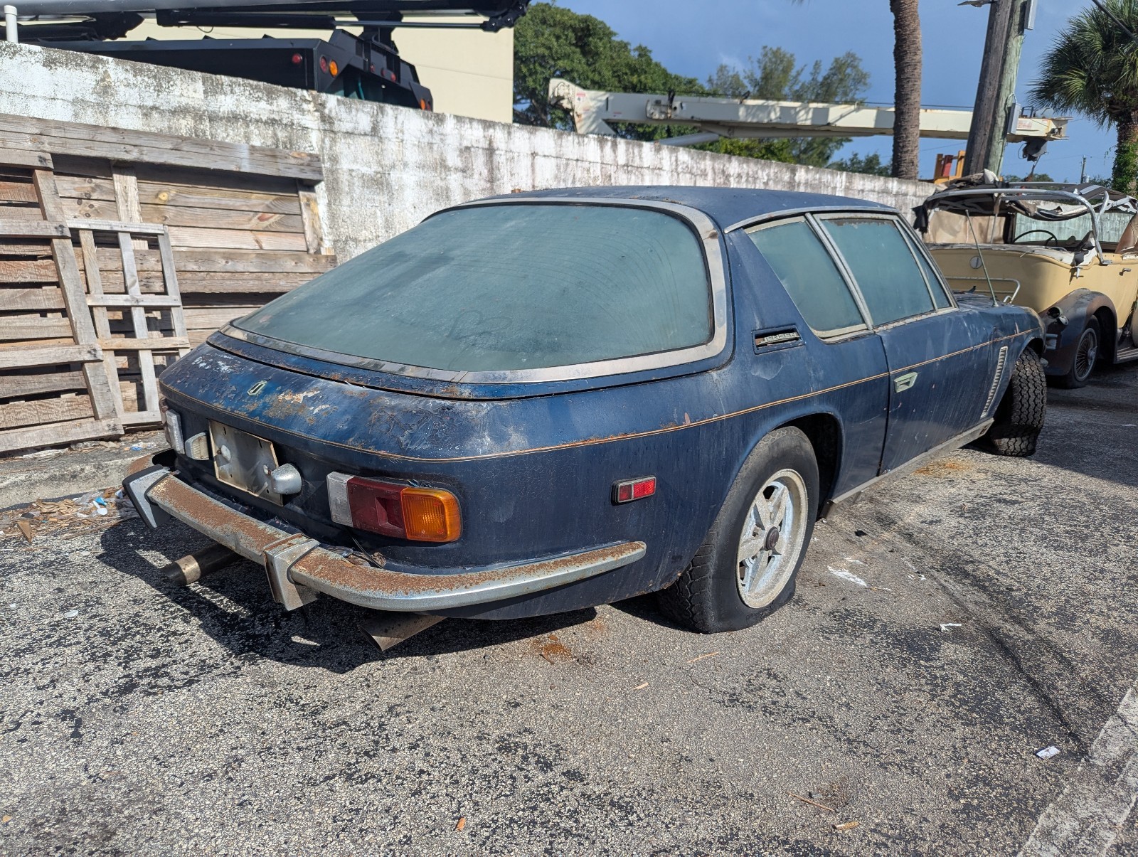 Jensen-Interceptor-Mk-III-1974-9